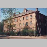 105-1561 Die Dampfmuehle Albert Mikuteit, in der Koenigsberger  Str. 19, umgebaut als Wohnblock. Aufnahme Mai 1993. jpg.jpg